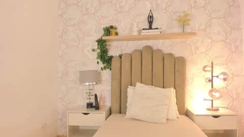 Snapshot of roma_love_ chatting on 12-20-24, 12:05 online show from 12-20-24, 12:05