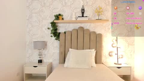 Snapshot of roma_love_ chatting on 01-04-25, 11:33 online show from 01-04-25, 11:33