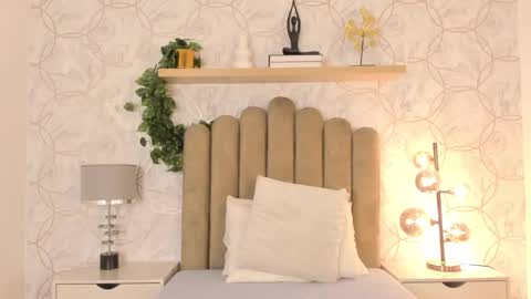 Snapshot of roma_love_ chatting on 01-15-25, 11:43 online show from 01-15-25, 11:43