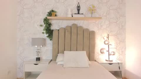 Snapshot of roma_love_ chatting on 02-19-25, 11:49 online show from 02-19-25, 11:49