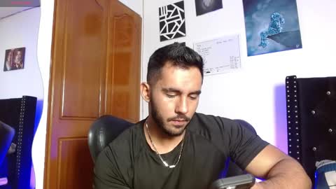 Snapshot of romanpearce_ chatting on 04-03-26, 03:48 Roman online show from 04-03-26, 03:48