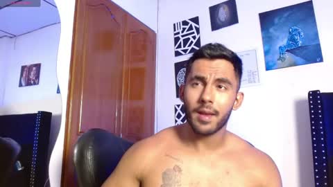 Snapshot of romanpearce_ chatting on 04-04-26, 02:21 Roman online show from 04-04-26, 02:21