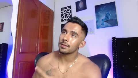 Snapshot of romanpearce_ chatting on 04-10-26, 09:08 Roman online show from 04-10-26, 09:08