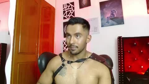 Snapshot of romanpearce_ chatting on 04-13-26, 05:51 Roman online show from 04-13-26, 05:51
