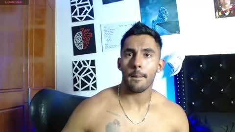 Snapshot of romanpearce_ chatting on 05-12-26, 09:01 Roman online show from 05-12-26, 09:01