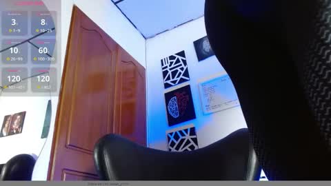 Snapshot of romanpearce_ chatting on 05-13-26, 07:55 Roman online show from 05-13-26, 07:55