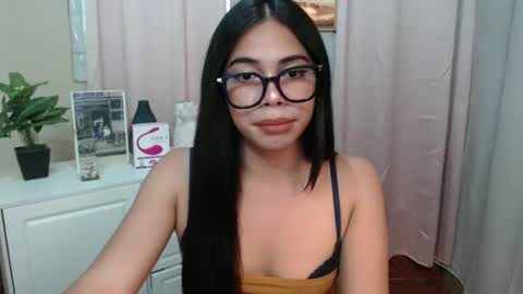 Snapshot of romantic_kath chatting on 12-10-24, 08:40 KATH online show from 12-10-24, 08:40