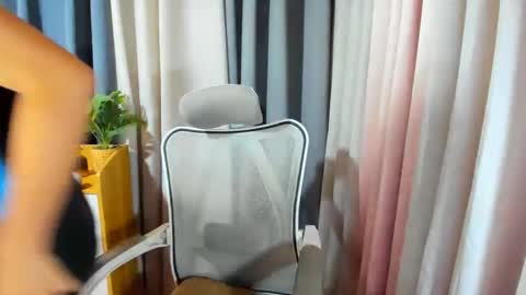 Snapshot of romantic_kath chatting on 12-29-24, 04:59 KATH online show from 12-29-24, 04:59