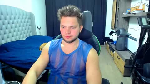 Snapshot of romantic_twunk chatting on 10-21-25, 02:34 romantic_twunk online show from 10-21-25, 02:34