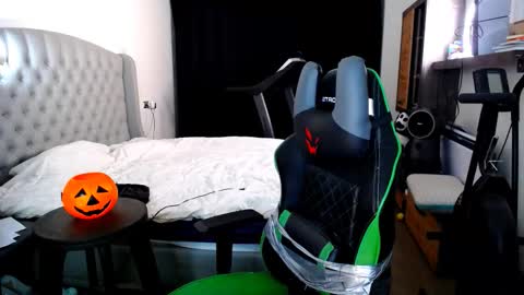 Snapshot of romantic_twunk chatting on 10-29-25, 02:14 romantic_twunk online show from 10-29-25, 02:14