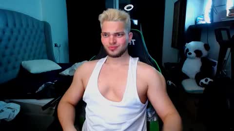 Snapshot of romantic_twunk chatting on 11-01-25, 04:20 romantic_twunk online show from 11-01-25, 04:20