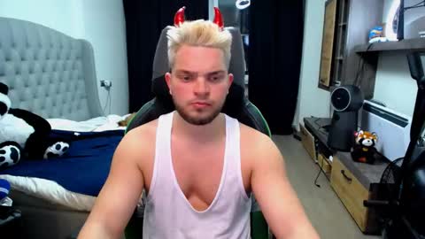 Snapshot of romantic_twunk chatting on 11-05-25, 05:02 romantic_twunk online show from 11-05-25, 05:02