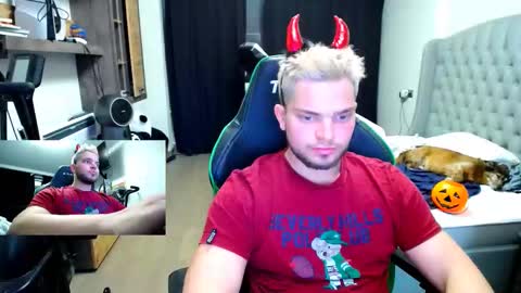 Snapshot of romantic_twunk chatting on 11-07-25, 07:36 romantic_twunk online show from 11-07-25, 07:36