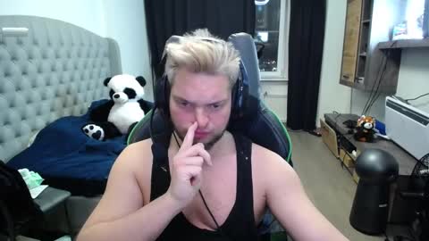 Snapshot of romantic_twunk chatting on 11-17-25, 08:14 romantic_twunk online show from 11-17-25, 08:14