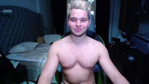 Snapshot of romantic_twunk chatting on 11-18-25, 06:34 romantic_twunk online show from 11-18-25, 06:34