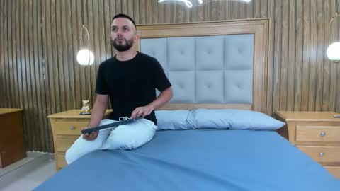 Snapshot of romeo__bossi chatting on 03-18-26, 11:24 Romeo Bossi online show from 03-18-26, 11:24