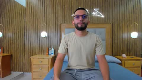 Snapshot of romeo__bossi chatting on 03-23-26, 11:25 Romeo Bossi online show from 03-23-26, 11:25