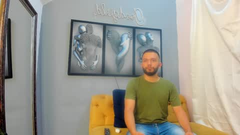 Snapshot of romeo__bossi chatting on 04-04-26, 11:08 Romeo Bossi online show from 04-04-26, 11:08