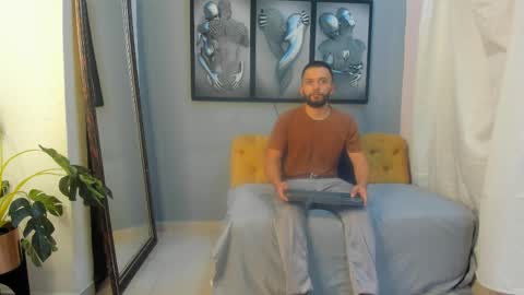 Snapshot of romeo__bossi chatting on 04-06-26, 11:11 Romeo Bossi online show from 04-06-26, 11:11