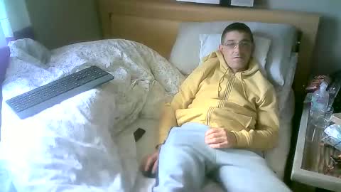 Snapshot of romson998181 chatting on 10-25-25, 02:56 romson998181 online show from 10-25-25, 02:56