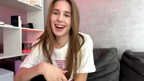 Ketlyn  is here now  help me get 50 thumbs up pls  online show from 03-31-26, 10:26