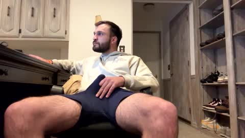 Snapshot of roofguy11 chatting on 01-09-25, 06:36 roofguy11 online show from 01-09-25, 06:36