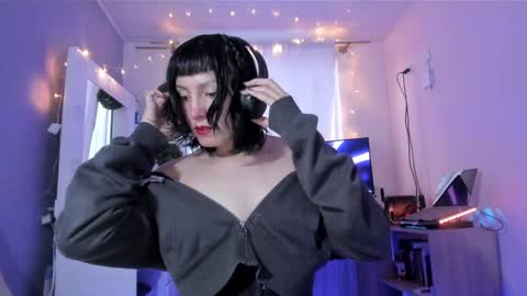 Snapshot of room312_ chatting on 12-26-24, 10:52 Twelve 3 Inst Twelve 312002 Twitter Room312 2002 online show from 12-26-24, 10:52