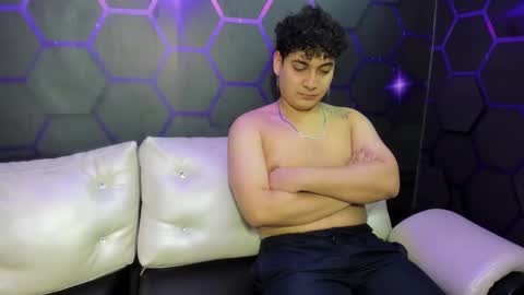 Snapshot of room_kitty chatting on 02-09-25, 11:04 MIA AND PAUL online show from 02-09-25, 11:04