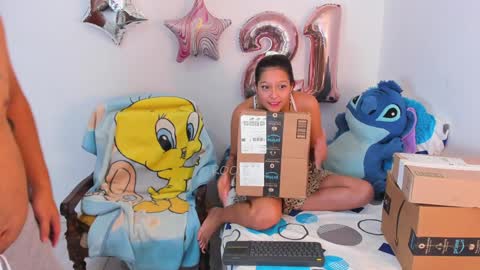 Snapshot of rooxxyy_ chatting on 01-18-25, 11:00 online show from 01-18-25, 11:00