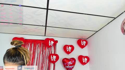 Snapshot of rooxxyy_ chatting on 02-22-25, 12:16 online show from 02-22-25, 12:16