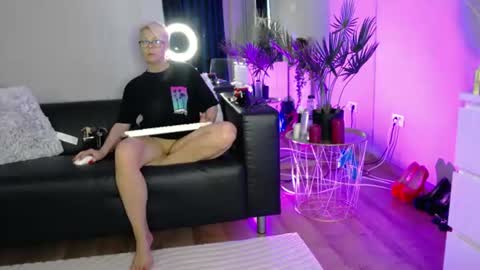 Rose online show from 06-15-26, 04:25
