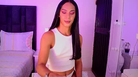Snapshot of rosalindasexy chatting on 12-19-24, 10:34 Rosalinda online show from 12-19-24, 10:34