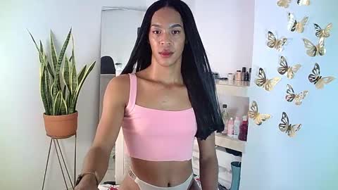 Snapshot of rosalindasexy chatting on 02-25-25, 01:52 Rosalinda online show from 02-25-25, 01:52