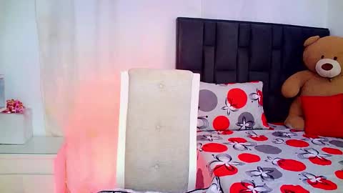 Snapshot of rosalindasexy chatting on 02-20-26, 06:26 Rosalinda online show from 02-20-26, 06:26