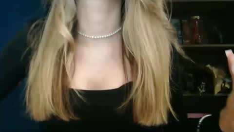 Rosalina online show from 11-16-25, 02:44