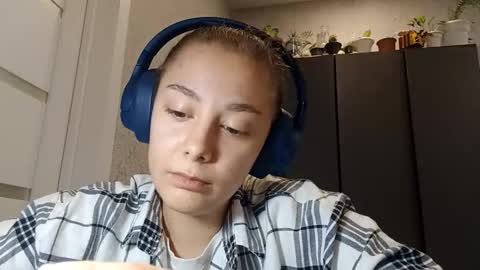 Kiki online show from 10-03-25, 06:54