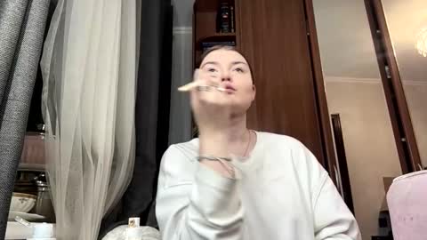 Snapshot of rosannekrishun chatting on 02-12-26, 07:31 Eva online show from 02-12-26, 07:31