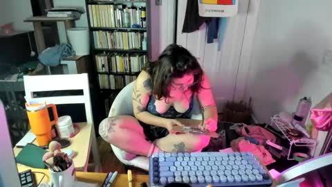 rose257044 online show from 10-28-25, 10:34