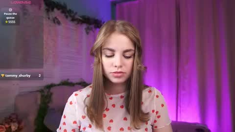 Snapshot of roseallan chatting on 02-11-25, 08:26 Rose online show from 02-11-25, 08:26