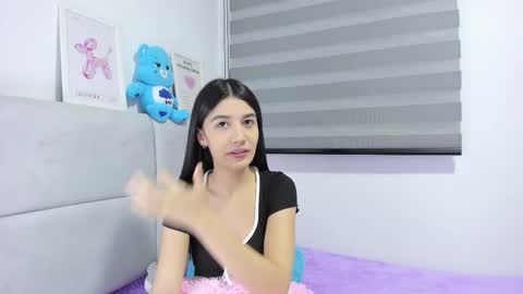 Snapshot of roseandmiah chatting on 02-14-26, 03:36 Rose y Miah online show from 02-14-26, 03:36