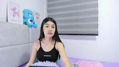 Snapshot of roseandmiah chatting on 02-15-26, 02:52 Rose y Miah online show from 02-15-26, 02:52