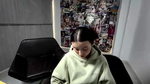 Snapshot of roseandviktor23 chatting on 10-01-25, 12:38 Rose Sins and Don Viktor online show from 10-01-25, 12:38