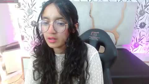 rosee_tay1 online show from 02-01-26, 04:00