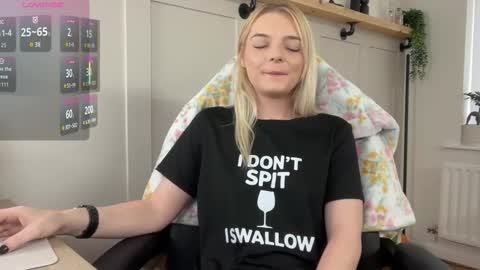 Snapshot of rosekate97 chatting on 10-29-25, 09:00 rose97 online show from 10-29-25, 09:00