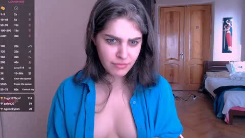 Snapshot of roselina_ chatting on 01-29-25, 07:15 Rose online show from 01-29-25, 07:15