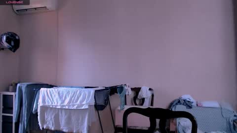 Snapshot of roselina_ chatting on 09-28-25, 08:09 Rose online show from 09-28-25, 08:09