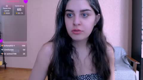 Snapshot of roselina_ chatting on 10-31-25, 07:09 Rose online show from 10-31-25, 07:09