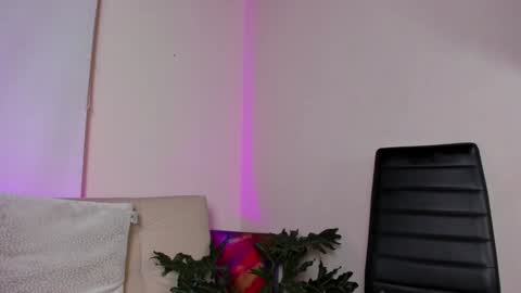 Snapshot of roselinedior chatting on 12-19-24, 04:13 Lyla OF roselinedior online show from 12-19-24, 04:13