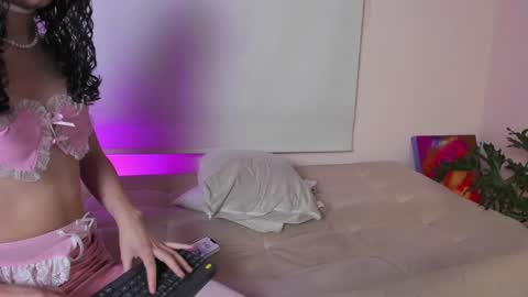 Snapshot of roselinedior chatting on 01-08-25, 06:52 Lyla OF roselinedior online show from 01-08-25, 06:52