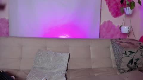 Snapshot of roselinedior chatting on 02-17-25, 05:53 Lyla OF roselinedior online show from 02-17-25, 05:53